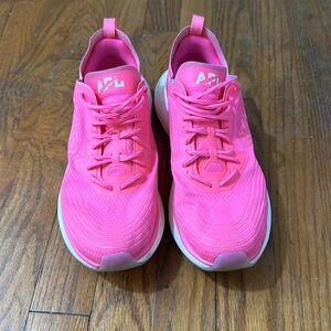 APL like new, size runs small, streamline fusion pink